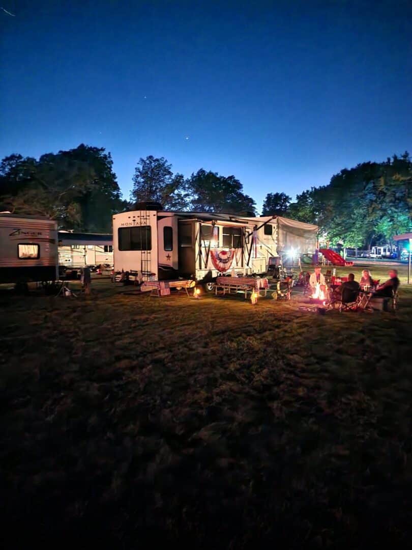 Gotta Getaway RV Park Nighttime Pull-Thru camping